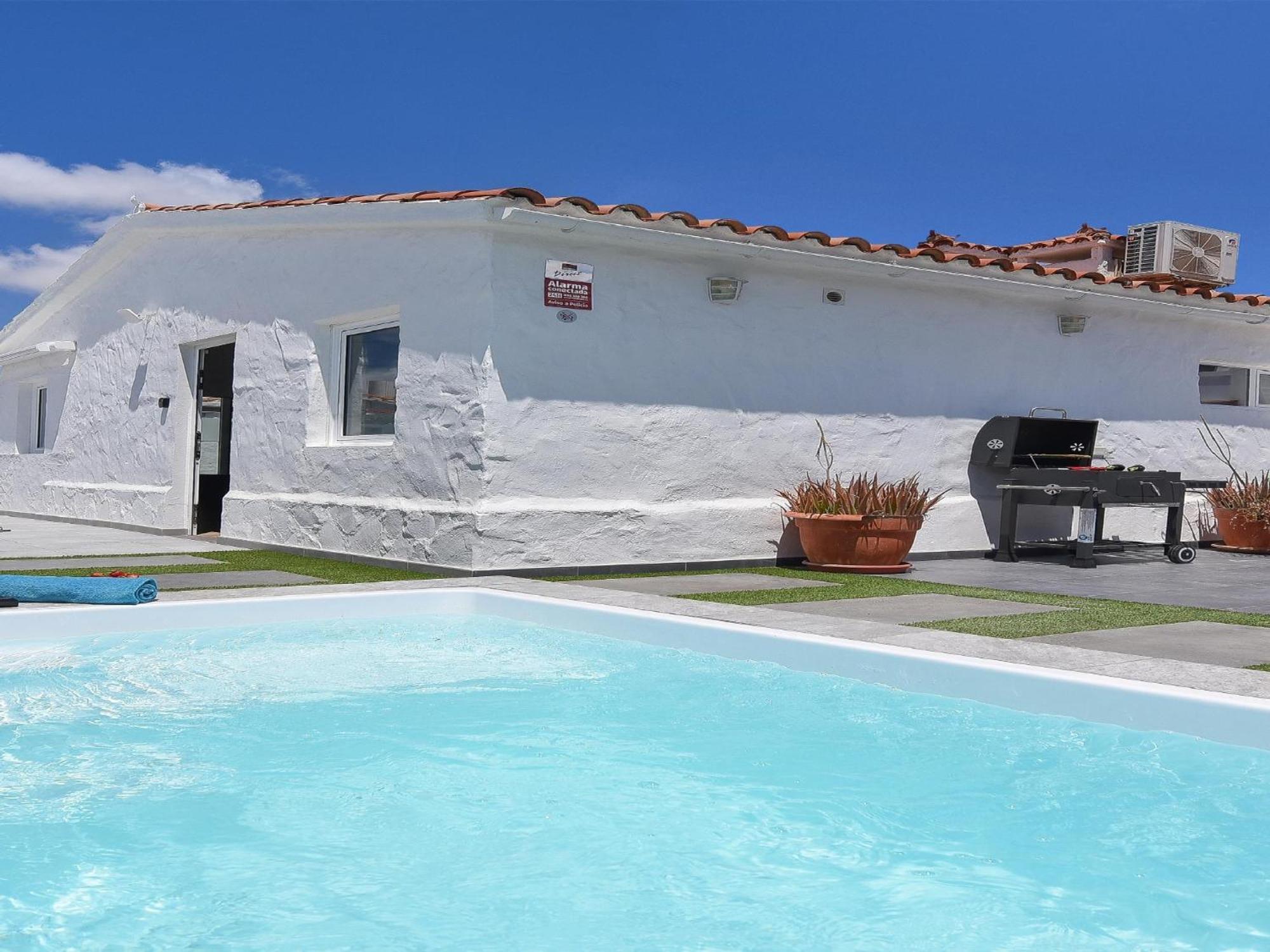 Villa Ingles Stunning Tranquil Retreat Wonderful With A Private Pool Shared Pool Terrace With Dining Seating Area Proximity To, Las Palmas de Gran Canaria